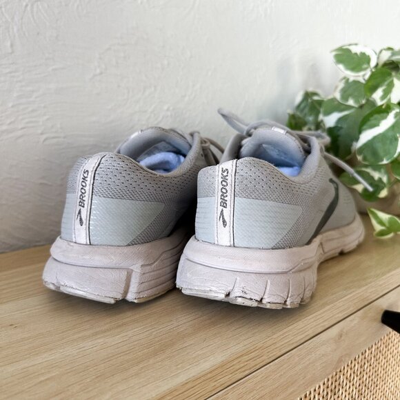 Brooks | Signal 3 Running‎ Shoes in Grey & Silver (Style 120349-1B-059) - Picture 4 of 7